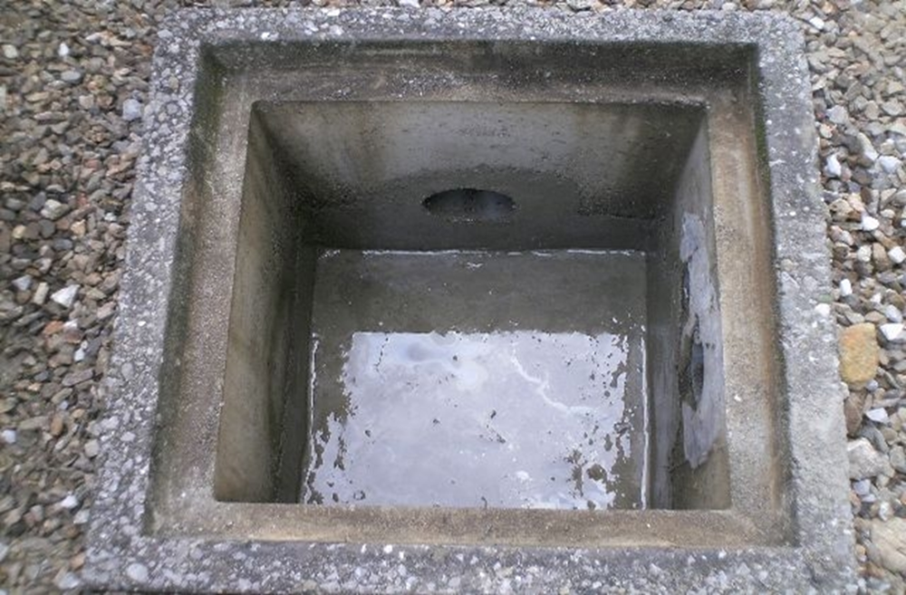 家のいたるところで詰まり発生！ 排水桝を開けて掃除をしよう 